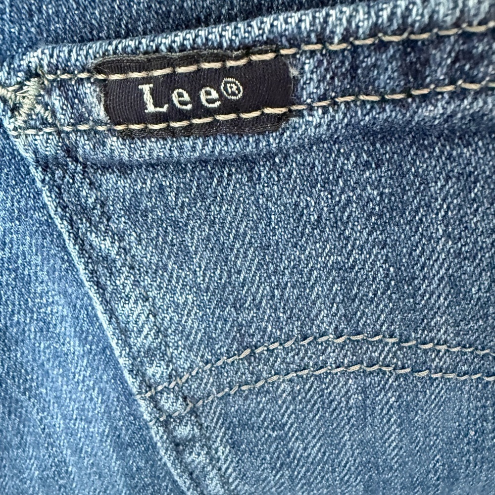 NWT Lee Women's High Rise Blue Denim Shorts - Picture 4 of 9